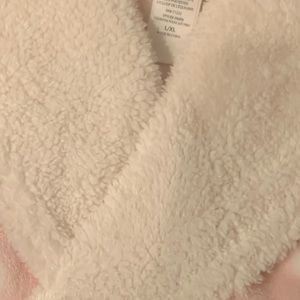 ULTRA PLUSH DREAM ROBE. SIZE L/XL. MID CALF LENGTH. FLEECE. PINK WITH WHITE DOTS